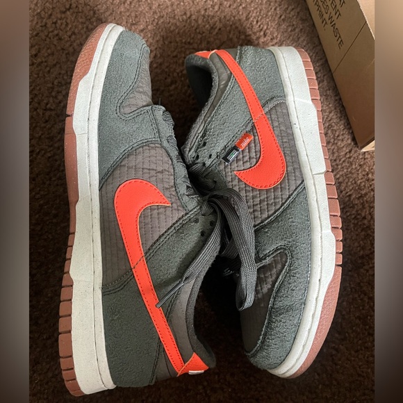 NIKE DUNK LOW SE (GS) , SIZE 6Y , SEQUOIA/ORANGE-MEDIUM OLIVE , gently worn - Picture 1 of 9